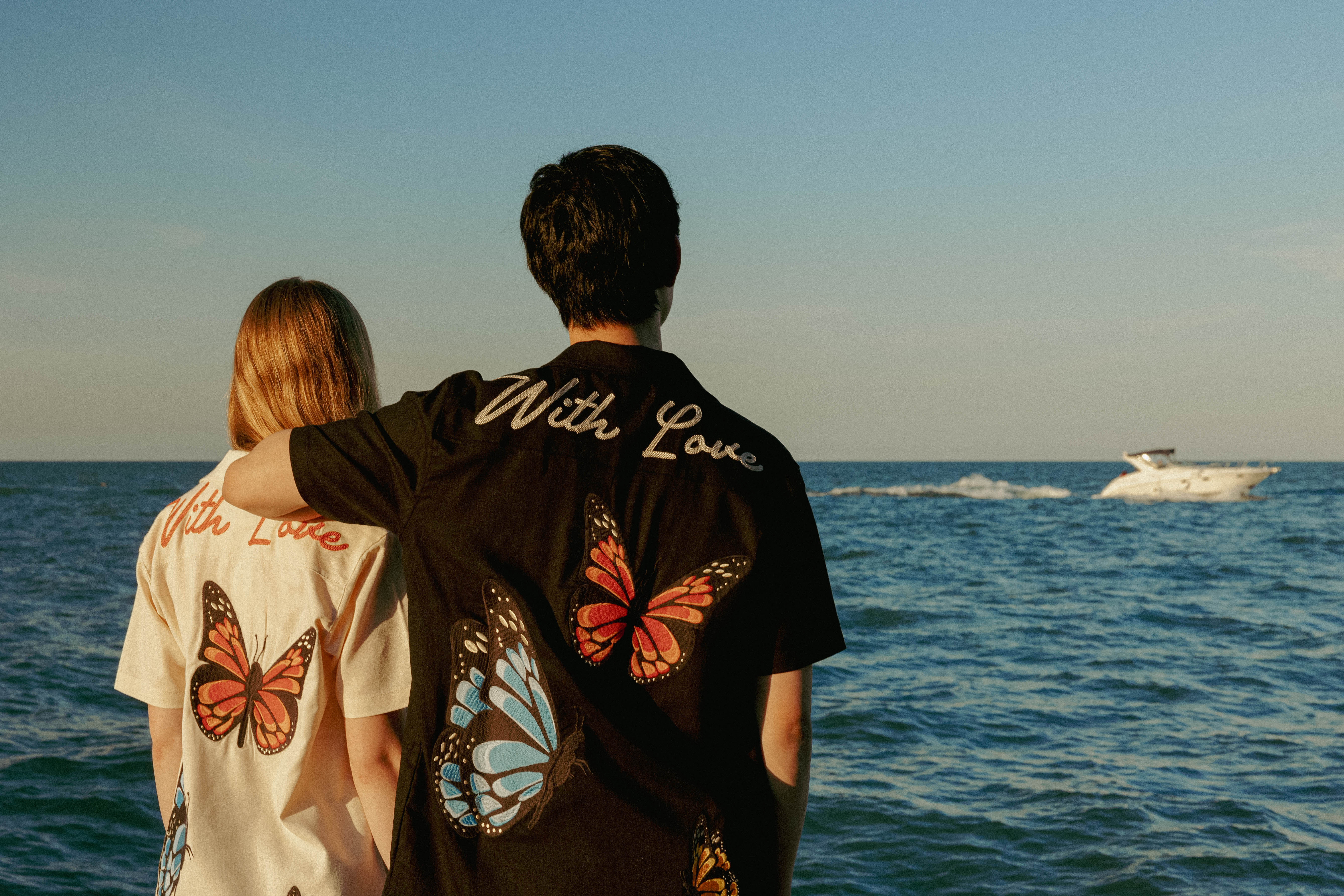 [GRAVER]★ELBOW LEAF SMILE HEART SWEATSHIRT MUSINSA | GRAVER [UNISEX] Elbow Leaf Smile Heart